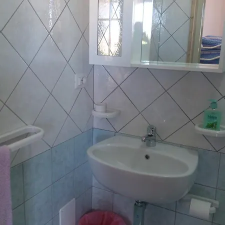 Giannini Laserra Bed & Breakfast *